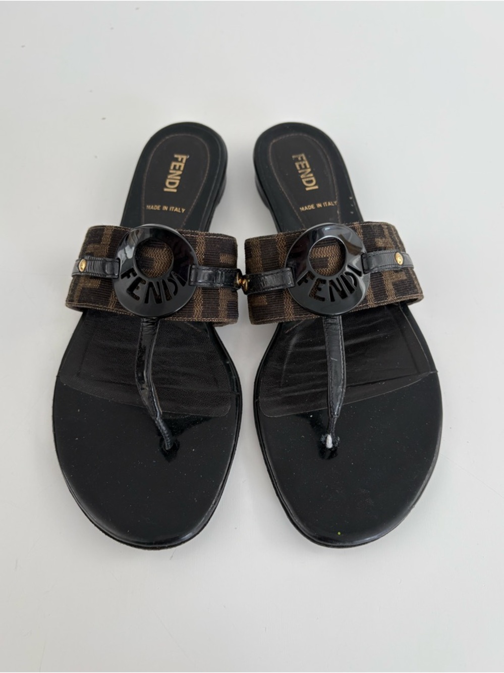 Auth VTG FENDI Logo Band Thong Sandals